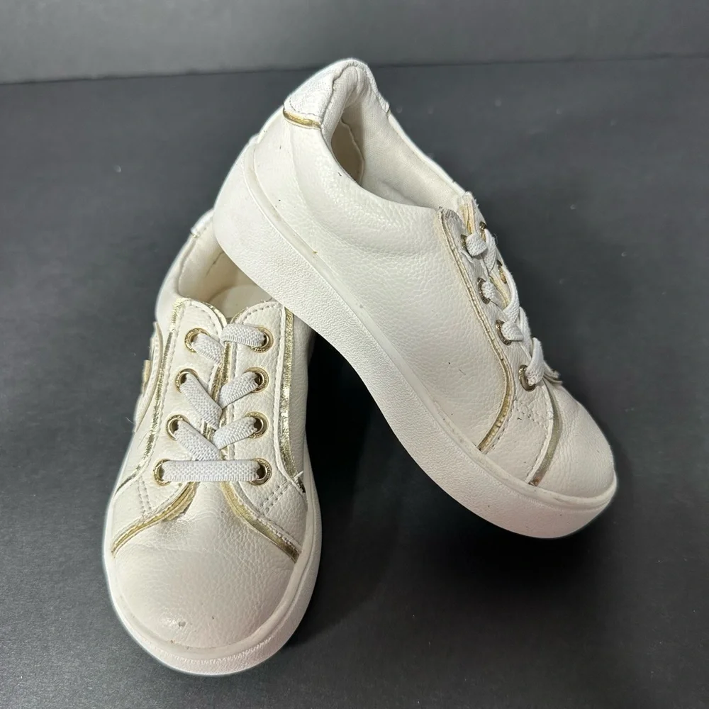 Kids White and Gold Sneakers MK size 6 pre owned good conditions